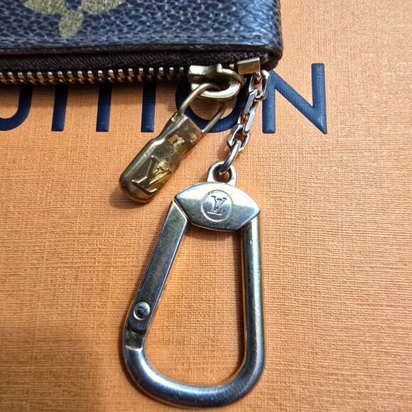 Louis Vuitton Monogram Key Pouch - Picture 3 of 7